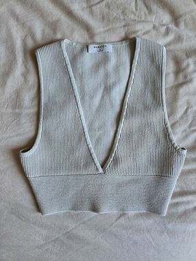 Babaton Aritzia Rib Sculpt Knit Deep V-neck Bra Top Women's Sz S Matte Pearl